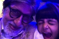 বছরের প্রথম দিনেই নাতনি আরাধ্যর সঙ্গে অমিতাভের খুনসুটি, ছবি ভাইরাল