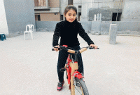 অভিনয়ে আসলেন ৯ বছরের কন্যা রাইসা