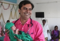 কন্যা সন্তান জন্ম নিলে কোন টাকা নেন না যে ডাক্তার!