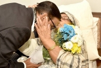 অসুস্থ সাজেদা চৌধুরীর পাশে ওবায়দুল কাদের