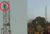 বিয়ের দাবিতে টাওয়ারের মাথায় উঠলো যুবক!