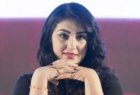 ইসলাম ধর্ম গ্রহণ করার পরেও 'এখনো গরুর মাংস খান না অপু, এমনকি তার মনের মধ্যে দেবতারাও বাস করেন'