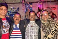 শিল্পীদের পোষা ময়না পাখি দিলেন ডিপজল