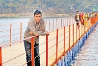 ভাসমান সেতুর কারিগর কে এই রবিউল ইসলাম?