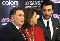 বাবার কারনে তরুণীর কাছে ক্ষমা চাইলেন রণবীর কাপুর