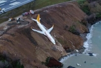 সমুদ্রে ডুবতে ডুবতে বেঁচে গেল প্লেন, অক্ষত সব যাত্রী!