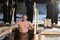 এবার বরফ পানিতে পুতিনের ডুব