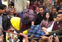 শুটিংয়ের ফাঁকে অসহায়দের কম্বল বিতরণ করলেন সিয়াম-পূজা