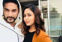 দেশী ব্র্যান্ডে অনীহা হলেও দেশের মিডিয়াতেই থাকছেন ভাবনা!