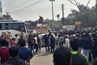 হেলমেট না পরার অপরাধে মোটরসাইকেল আরোহীকে পিটিয়ে হত্যা