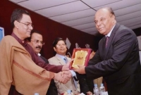 ঢাবির প্রায় একশ বছরের ইতিহাসে আখতারউজ্জামানই প্রথম