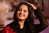 অস্বীকার করলেন আনুশকা