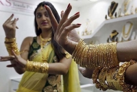 এক ধাক্কায় ভারতে বাড়লো সোনার দাম, বাড়লো মুদ্রার দামও