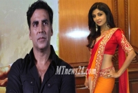 সামনে অক্ষয়কে দেখে শিল্পা যা করলেন, ভাবতেও পারবেন!