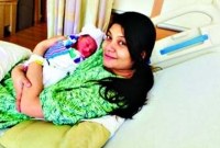 মা হওয়া পর খুশিতে যা বললেন আলভী