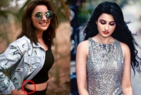 পরিণীতির পেটে ওটা কিসের দাগ? যার জন্য প্রশংসায় ভাসছেন নায়িকা