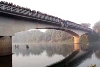 বাসের জানলায় মাথা রেখে ঘুমিয়েছিলেন, আর চোখ খোলা হল না!