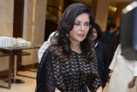 ব্যবসায়ীর বিকৃত মানুসিকতার শিকার হচ্ছেন জিনাত আমান!