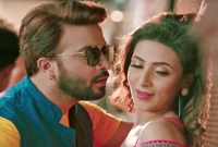 হৈ চৈ ফেলে দিয়েছে শাকিব-মিমের চুম্মা