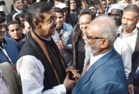 বিএনপি নেতা তৈমূরের কাছ থেকে ১০০০ টাকা ফি নিলেন শামীম ওসমান