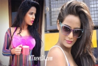 কাপড় খুলে পুনম বললেন, ‌'সকলের দৃষ্টি আকর্ষণ করতে কখন কী করতে হয় সেটা আমি ভালো জানি'