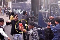 আসামি ছিনতাইয়ে এসে বিএনপি কর্মীর সেই সেলফি নিয়ে দেশজুড়ে তোলপাড়!