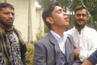 এসএসসি পরীক্ষা আর দেয়া হলো না, কান্নায় ভেঙে পড়েন আবদুল্লা