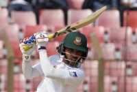 প্রথম টেস্টে হার এড়াতে মরিয়া মুমিনুল-লিটন