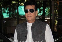 ১০ বছরের ছোট ভাইঝির সাথে বর্ষিয়ান অভিনেতা জিতেন্দ্রের কুকীর্তি ফাঁস!