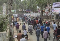 লক্ষ্মীপুরে আওয়ামীলীগ-বিএনপি ব্যাপক সংঘর্ষ, এ্যানির বাস ভবনে হামলা