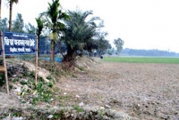 রাতের আঁধারে জিয়া অরফানেজ ট্রাস্টের নতুন সাইনবোর্ড