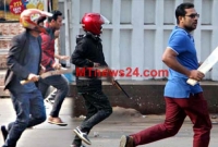 মাথায় হেলমেট-হাতে অস্ত্র, এরা কারা? মাথায় হেলমেট-হাতে অস্ত্র, এরা কারা?