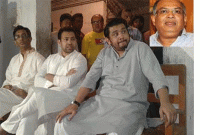 চট্টগ্রামে সাকা চৌধুরীর বাসভবনে হামলা করলো কারা?