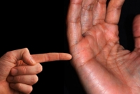 হাতের এই রেখাই নাকি জানাবে আপনার বিয়ের খবর?