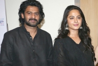 প্রভাসের সাথে বিয়ের ব্যপারে আবারও মুখ খুললেন অনুশকা!