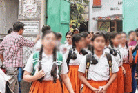 ‘তিনবার আমার গায়ে হাত দিল, বুঝলাম কাকু ইচ্ছাকৃত অসভ্যতা করছে’