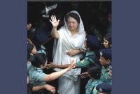 খালেদা জিয়ার জরিমানা স্থগিত, জামিন আবেদনের শুনানি রবিবার