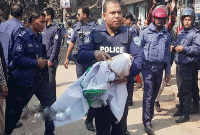 বিএনপির মানববন্ধনের ব্যানার নিয়ে গেল ওসি