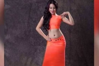 অন্তর্বাস না পরে নাচ- তিনি নাকি খুব হিট!