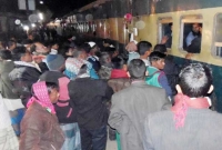 ইঞ্জিনের ধাক্কায় ট্রেনের ৩ বগি বিধ্বস্ত, আহত অর্ধশতাধিক