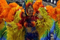 প্রধান আকর্ষণ সেই ব্রাজিয়ান নতর্কী, ঘুমহীন দর্শক!