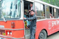 ঢাবির বাস থেকে খালেদা জিয়ার নাম মুছে ফেললো ছাত্রলীগ