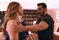 নিউইয়র্কের হোটেলে সালমান খানের সাথে কে এই নস্টালজিক সুন্দরী!