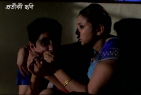 প্রেমিকের সঙ্গে অবৈধ সম্পর্ক ধরে রাখতে শিশুপুত্রের সাথে যে অমানবিক কাজটি করলো মা!