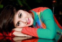 সাফা কবিরের ছুড়ে দেওয়া খাঁটি বাংলা বাজি