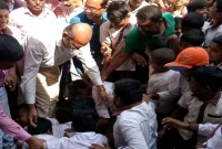 শিক্ষার্থীদের ভালোবাসার কাছে হেরে গেলেন এই শিক্ষক