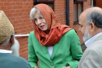  হিজাব পরে মসজিদে ব্রিটিশ প্রধানমন্ত্রী থেরেসা