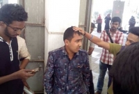 প্রধানমন্ত্রীকে কটূক্তির অভিযোগে ছাত্রদল কর্মীকে পিটিয়ে পুলিশে দিল ছাত্রলীগ প্রধানমন্ত্রীকে কটূক্তির অভিযোগে ছাত্রদল কর্মীকে পিটিয়ে পুলিশে দিল ছাত্রলীগ