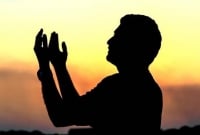 ছোট্ট এই দোয়াটি ৭০ বার পড়লেই রিযিকের সব দরজা খুলে যাবে, ইনশাআল্লাহ