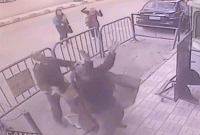 মিশরে বহুতল ভবন থেকে পরা শিশুকে অবিশ্বাস্যভাবে বাঁচালেন ৩ পুলিশ মিশরে বহুতল ভবন থেকে পরা শিশুকে অবিশ্বাস্যভাবে বাঁচালেন ৩ পুলিশ